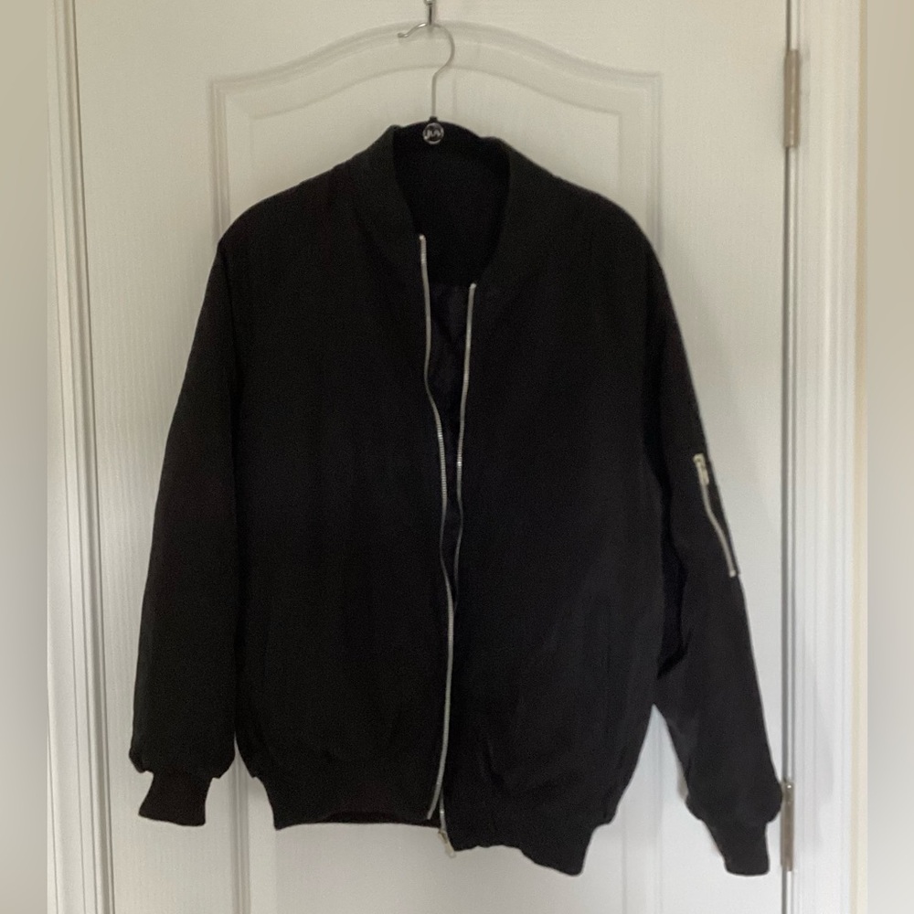women’s black bomber jacket size small. Quilted lining in excellent condition.